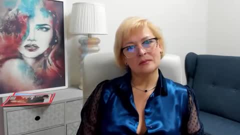 L u n a online show from April 16, 6:25 am