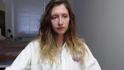 Snapshot of luna_xsensual chatting on October 6, 5:24 am L U N A online show from October 6, 5:24 am