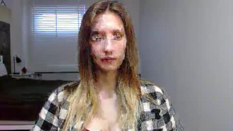 Snapshot of luna_xsensual chatting on October 3, 5:45 am L U N A online show from October 3, 5:45 am