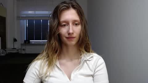 Snapshot of luna_xsensual chatting on September 24, 5:39 am L U N A online show from September 24, 5:39 am