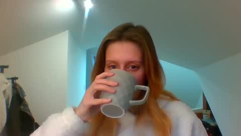 Snapshot of luna_xsensual chatting on January 8, 2:46 pm L U N A online show from January 8, 2:46 pm