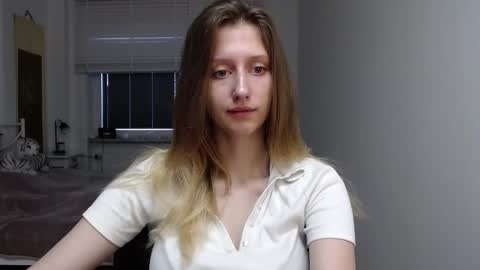 Snapshot of luna_xsensual chatting on September 15, 5:38 am L U N A online show from September 15, 5:38 am
