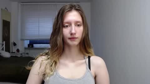 Snapshot of luna_xsensual chatting on September 29, 5:23 am L U N A online show from September 29, 5:23 am