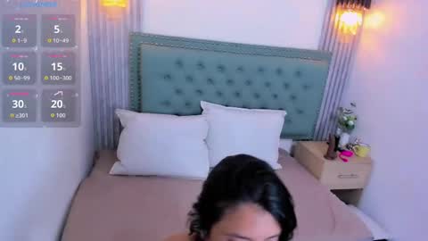 lunaasmithh online show from April 5, 11:31 am