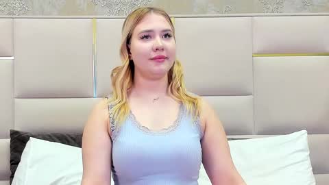 Snapshot of lunahouston chatting on March 7, 4:44 pm LunaHouston online show from March 7, 4:44 pm