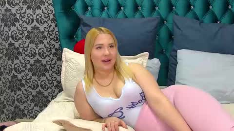 Snapshot of lunahouston chatting on October 11, 4:53 pm LunaHouston online show from October 11, 4:53 pm