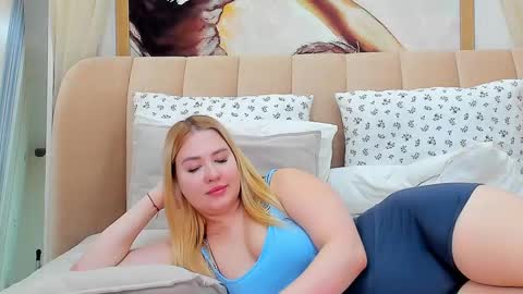 Snapshot of lunahouston chatting on March 10, 2:06 am LunaHouston online show from March 10, 2:06 am