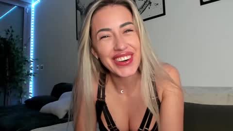 Laura online show from January 16, 11:16 pm