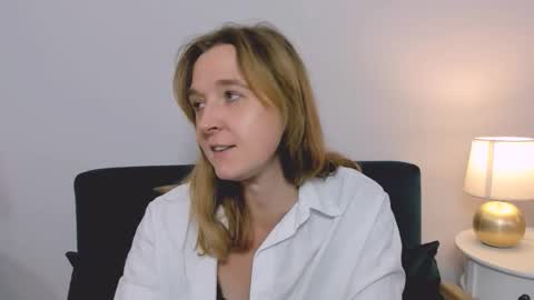 lunakissable online show from December 17, 4:22 pm