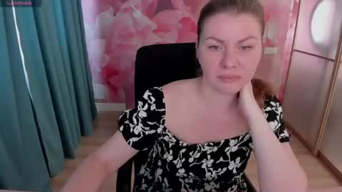 lunakissesx online show from June 12, 11:40 am