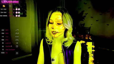 Kelly online show from October 31, 2:43 pm