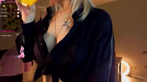 Kelly online show from December 1, 3:04 pm