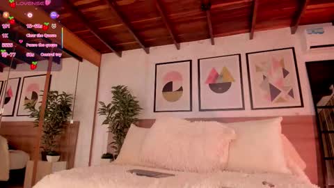 Luna Ruso  online show from February 6, 8:23 pm