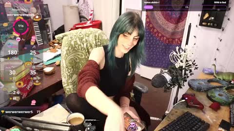 Snapshot of lunasparkles chatting on December 14, 6:02 am ..LunaSparkles. online show from December 14, 6:02 am