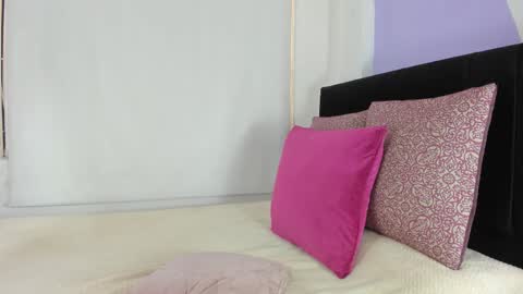 lunavelvet7 online show from December 5, 7:15 pm