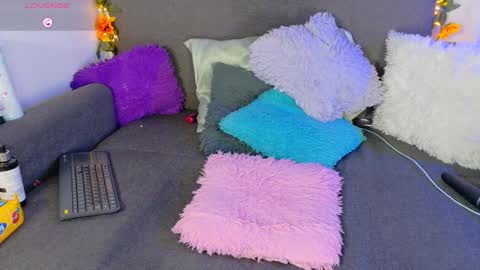 L U N I T A  online show from February 6, 7:01 am