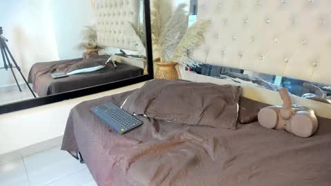 lunna__tylor online show from November 16, 4:03 am