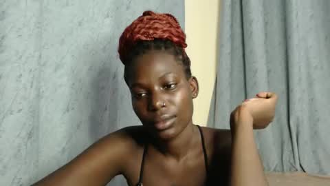 luo_queen online show from December 1, 9:17 pm