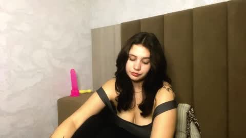 Lora online show from April 10, 2:45 pm