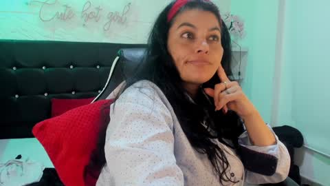 Snapshot of lust_mom chatting on December 16, 7:32 pm Angela 3 online show from December 16, 7:32 pm