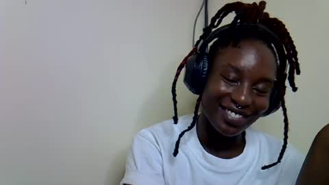 lutino_lovebirds online show from July 17, 11:47 am