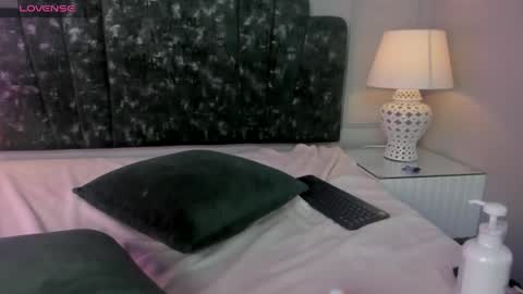 lux_bitchx online show from April 16, 5:19 am