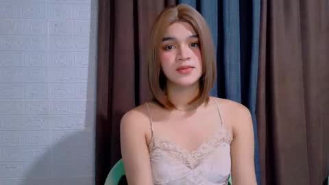 queen lux online show from February 12, 5:09 am