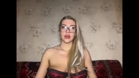 LuxSonyaStar online show from December 3, 9:17 pm