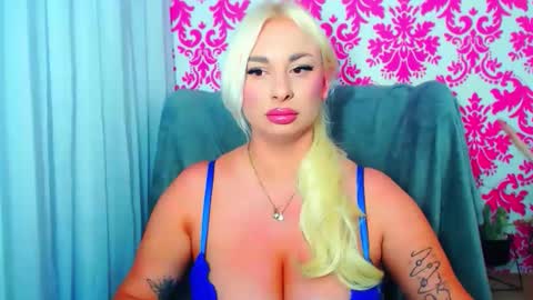 Luxuriaa online show from February 12, 11:50 pm