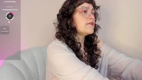 lylah online show from April 19, 9:17 pm