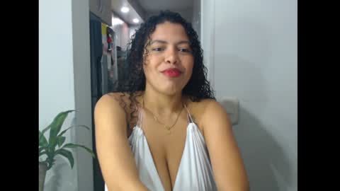 Snapshot of lylii_evans chatting on December 4, 2:53 am lylii_evans online show from December 4, 2:53 am