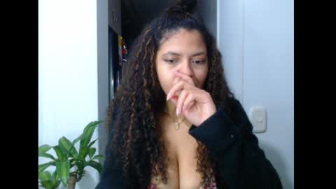 Snapshot of lylii_evans chatting on December 3, 1:06 am lylii_evans online show from December 3, 1:06 am