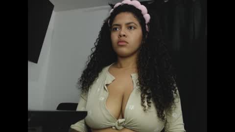Snapshot of lylii_evans chatting on February 24, 4:58 am lylii_evans online show from February 24, 4:58 am