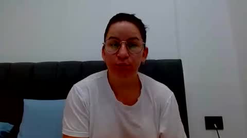 lylu739281 online show from June 26, 7:15 pm