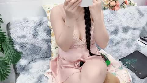 lyly_sweet97 online show from July 2, 3:23 am
