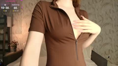LynaFrost online show from May 2, 5:44 am