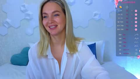 Snapshot of lynna_sparks chatting on October 2, 2:16 am Lana online show from October 2, 2:16 am