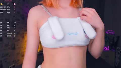 Cozy Lynns room online show from February 14, 9:22 am