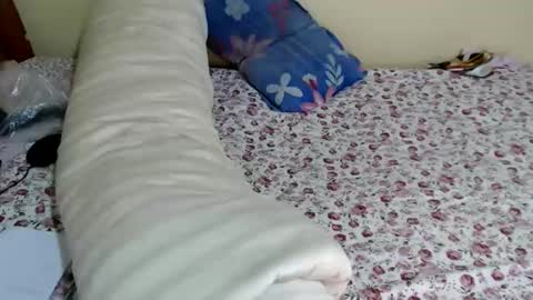 lyenne online show from November 20, 1:01 pm