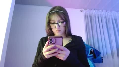 Snapshot of maddy_14 chatting on September 25, 11:35 pm Maddy UwU online show from September 25, 11:35 pm