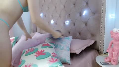 Snapshot of maddy_14 chatting on December 18, 12:07 pm Maddy UwU online show from December 18, 12:07 pm