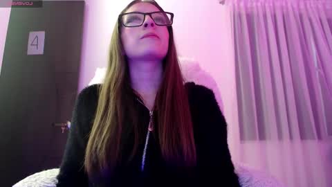 Snapshot of maddy_14 chatting on September 9, 12:27 pm Maddy UwU online show from September 9, 12:27 pm