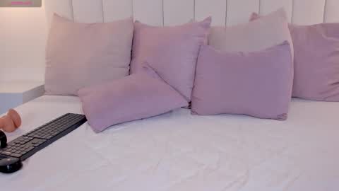 Maddy Howard online show from December 4, 11:05 pm