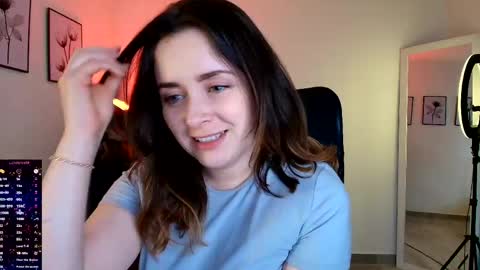 madelamee online show from April 19, 9:28 pm