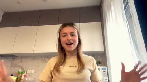 Kira online show from March 18, 1:49 pm