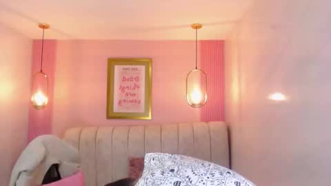 Madhison  online show from March 7, 9:00 pm