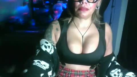 Snapshot of madisonjayde77 chatting on January 28, 4:18 am MadisonJayde online show from January 28, 4:18 am