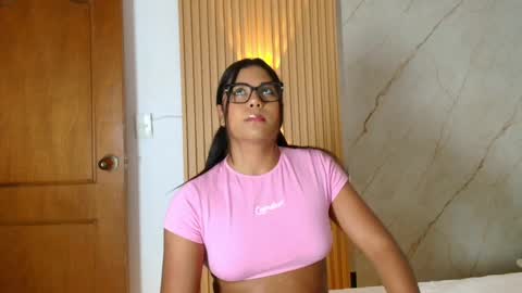 Snapshot of madissonqueen_ chatting on September 23, 1:59 am online show from September 23, 1:59 am