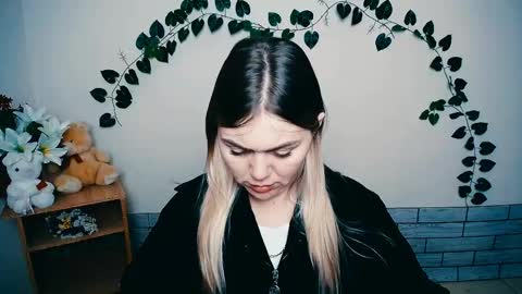 Snapshot of magic_katarina_ chatting on February 18, 7:10 am magic_katarina_ online show from February 18, 7:10 am