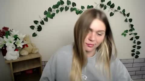 Snapshot of magic_katarina_ chatting on September 26, 7:39 am magic_katarina_ online show from September 26, 7:39 am